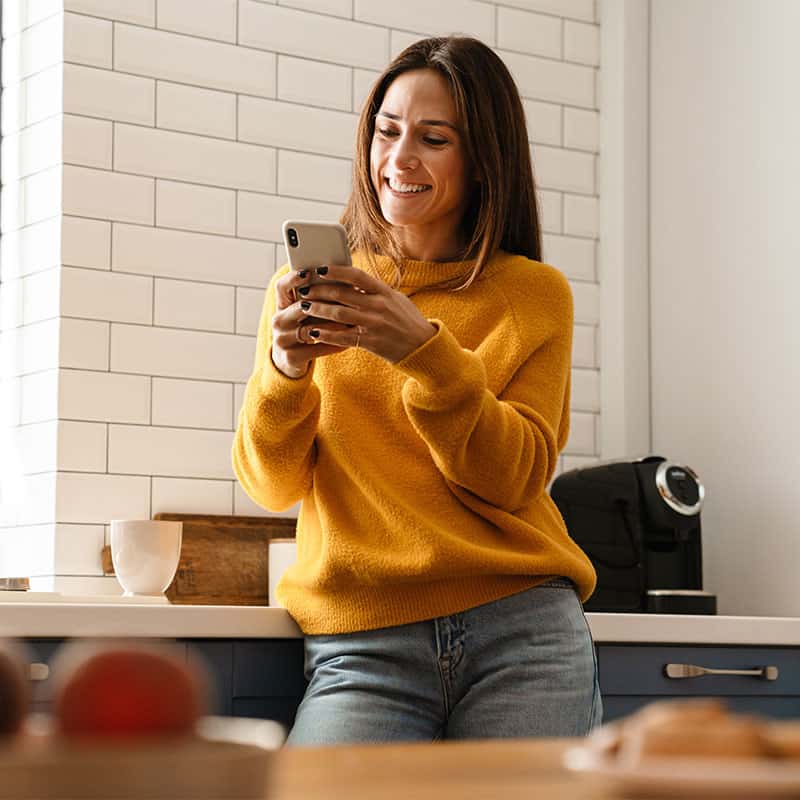 woman texting using smartleads